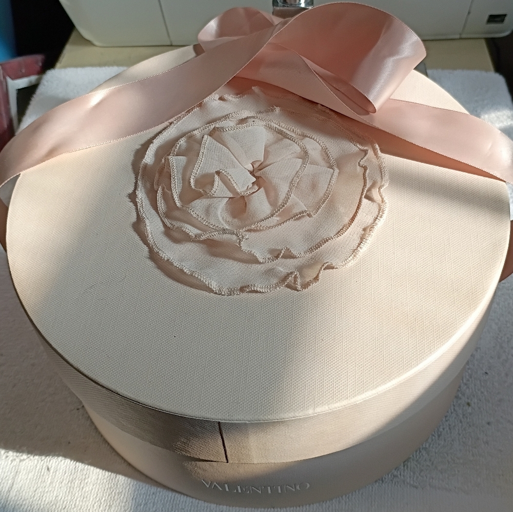 Valentino Fragrance Storage Box - Picture 4 of 6
